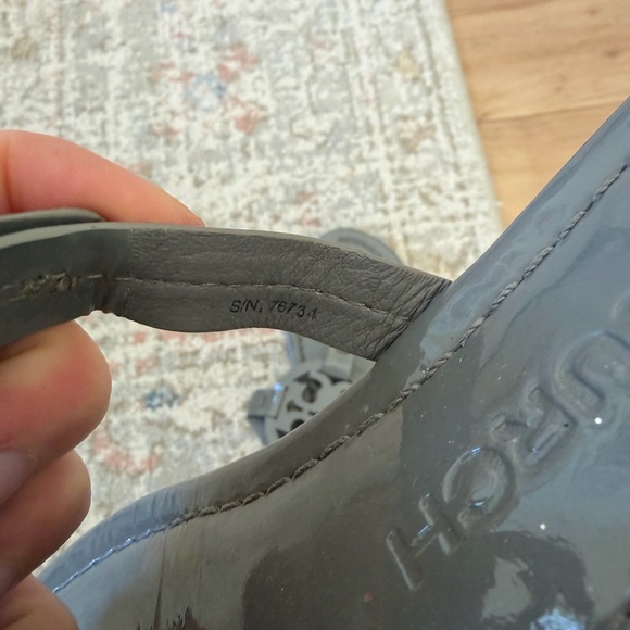 Authentic Tory Burch Women's Grey Sandals - Picture 4 of 4